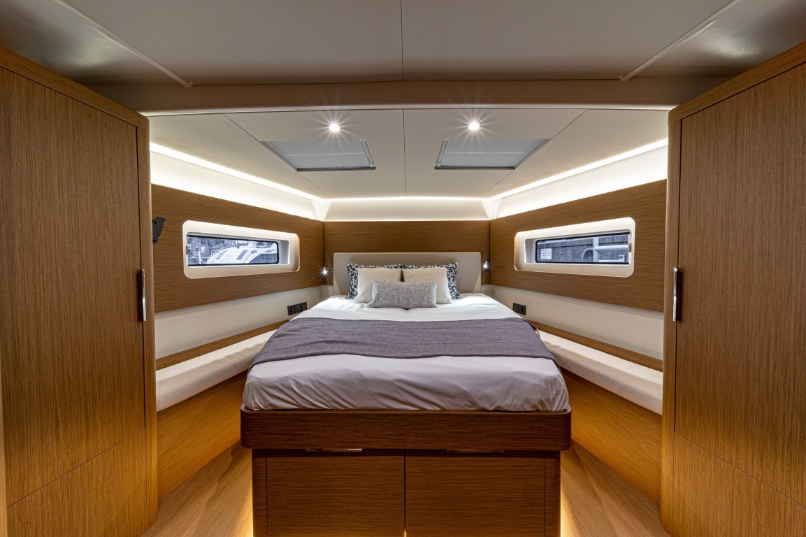 Oceanis 54 Yacht Master Cabin3